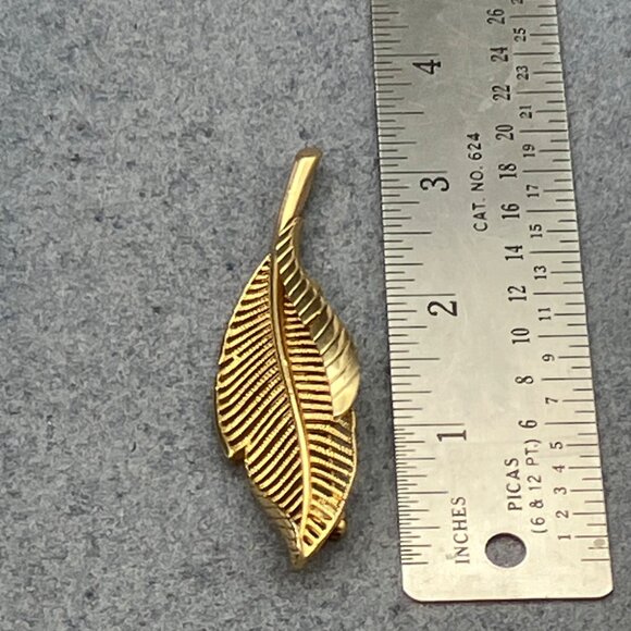 Vintage Monet Leaf Brooch Pin 3.5 In Gold Cut Away Turned Edge Elegant Nature - Picture 4 of 8
